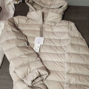 Uniqlo Women's Light Beige Puffer Jacket
